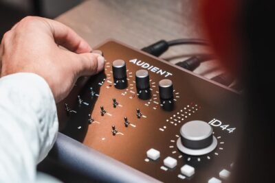 81kL2C 22ML. AC SL1500 Audient iD44 MKII USB Audio Interface