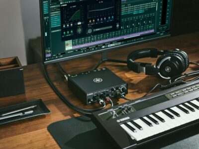 Yamaha 2-in/2-out USB-C Audio/MIDI Interface with 32-bit/192kHz Support, 2 combo Inputs, DSP-Powered Mixing/Effects, Steinberg Software Suite, Black URX22C