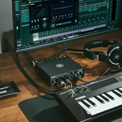 Yamaha 2-in/2-out USB-C Audio/MIDI Interface with 32-bit/192kHz Support, 2 combo Inputs, DSP-Powered Mixing/Effects, Steinberg Software Suite, Black URX22C