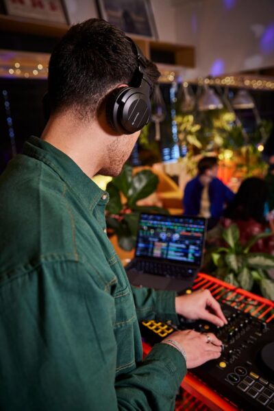 81qaAkOL9QL. AC SL1500 Pioneer DJ DDJ-FLX4 2-deck Rekordbox and Serato DJ Controller – Graphite