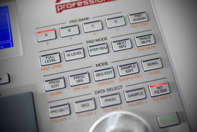 Akai Professional MPC Studio | Music Production Controller with 9+GB Sound Library Download [2013 Model]