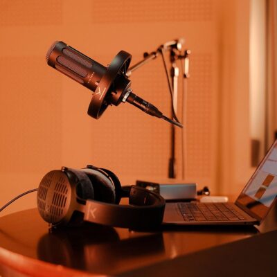 beyerdynamic M 70 PRO X Dynamic Broadcast Microphone for Streaming and podcasting with XLR Connector incl. pop Filter and Shock Mount