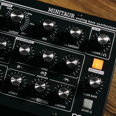 MOOG Minitaur – Analog Bass Synthesizer Module with Headphone Amp, 128 Presets, Software Editor
