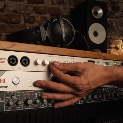 916ktNHvNaL. AC SL1500 Antelope Audio Discrete 8 Synergy Core Thunderbolt & USB Audio Interface – Multichannel Rackmount Microphone Preamp Recording for Vocals, Streaming Studio Audio Interface w/FPGA + DSP FX Processing