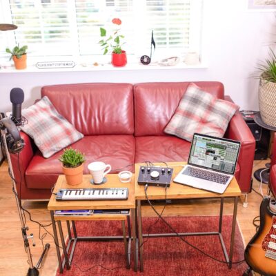 M-AUDIO Keystation Mini 32 MK3 USB MIDI Keyboard Controller with 32 Velocity Sensitive Mini Keys and Recording Software Included