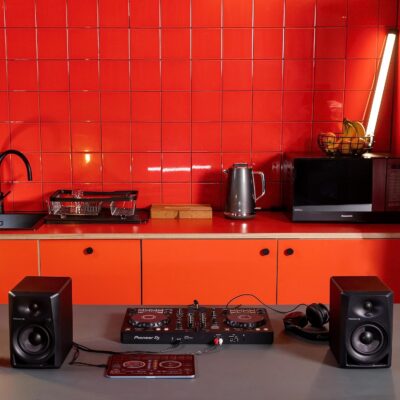 91BuatUHFCL. AC SL1500 1773938421 8586 Pioneer DJ DDJ-FLX4 2-deck Rekordbox and Serato DJ Controller – Graphite