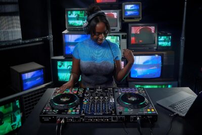 Pioneer DJ DDJ-FLX10 Limited Edition – 4-channel DJ controller for Rekordbox & Serato – Black