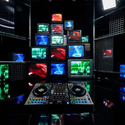 Pioneer DJ DDJ-FLX10 Limited Edition – 4-channel DJ controller for Rekordbox & Serato – Black