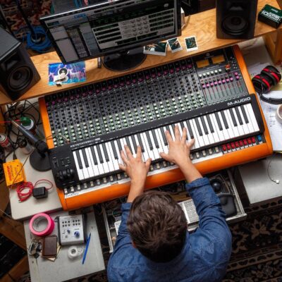 M-AUDIO Keystation 61 MK3 – Synth Action 61 Key USB MIDI Keyboard Controller with Assignable Controls, Pitch and Mod Wheels, and Software Included