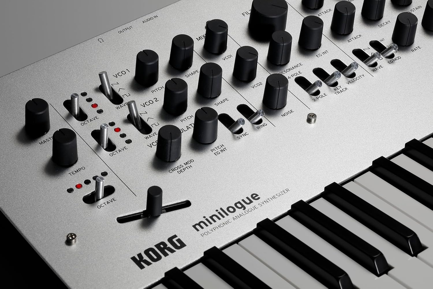 Korg minilogue 37-key Polyphonic Analog Synthesizer w/ 16-step Sequencer, 4 Voices and OLED Oscilloscope (MINILOGUE)
