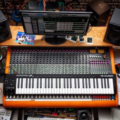 M-AUDIO Keystation 61 MK3 – Synth Action 61 Key USB MIDI Keyboard Controller with Assignable Controls, Pitch and Mod Wheels, and Software Included