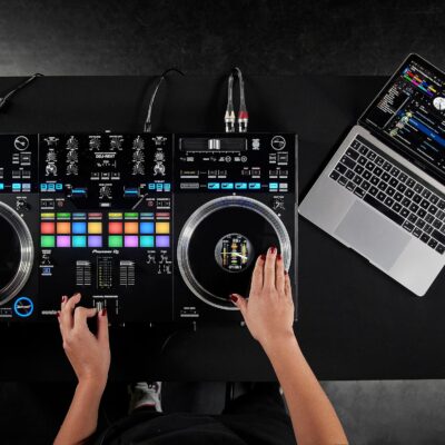 Pioneer DJ DDJ-REV7 2-deck Serato DJ Controller