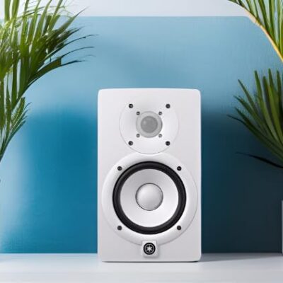 YAMAHA HS5 W 5-Inch Powered Studio Monitor (White, 2-Pack) Bundle (2 Items)