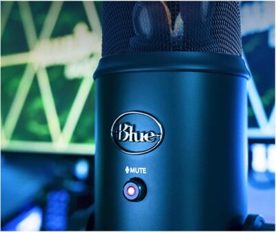 Logitech Creators Blue Yeti USB Microphone for PC, Mac, Gaming, Recording, Streaming, Podcasting, Studio and Computer Condenser Mic with Blue VO!CE effects, 4 Pickup Patterns, Plug and Play – Blackout