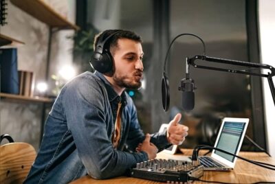 Rode PodMic USB Dynamic Broadcast Microphone Bundle with BOOMARM1 Desktop Boom Arm and 10-Foot XLR Cable — Cardioid USB-C Studio Mic with APHEX DSP for Podcasting, Streaming, Voice Over