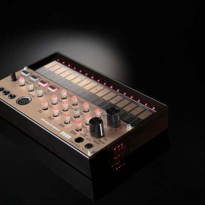 Korg Volca Keys Analogue Loop Synthesizer Polyphonic w/Simple-three Voice Analog and Self Tuning