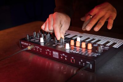 Arturia – MicroFreak Synthesizer Keyboard – 25-Key Hybrid Synth with PCB Keyboard, Wavetable & Digital Oscillators, Analog Filters