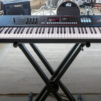 Roland JUNO-D7 Synthesizer Bundle with Adjustable Stand, Bench, Sustain Pedal, Cover, Austin Bazaar Instructional Video, and Polishing Cloth