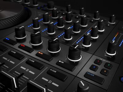 71IONMO0znL. AC SL1500 1781143105 3924 Native Instruments Traktor Kontrol S4 Mk3 DJ Controller (25221)