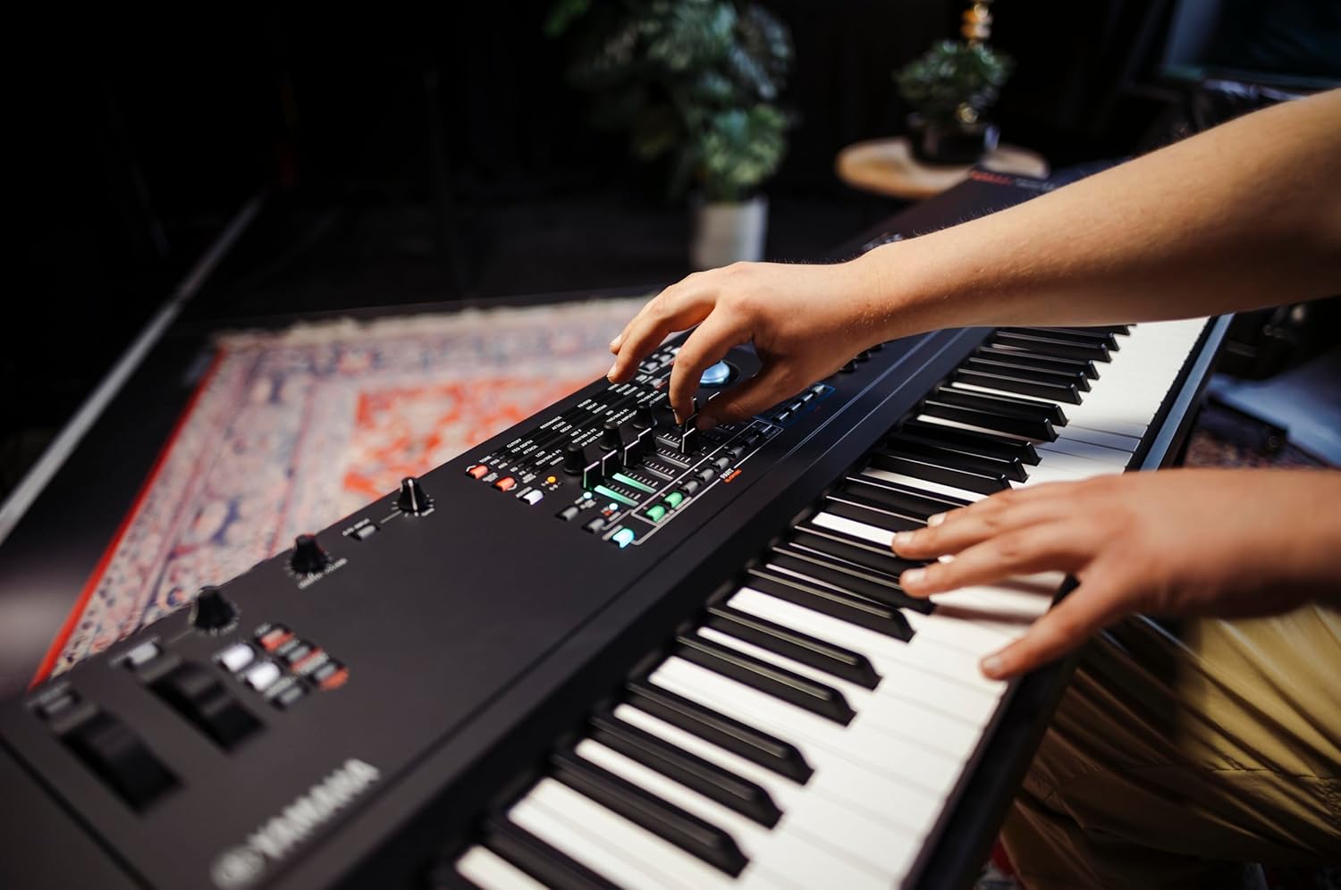 Yamaha 88-Key Music Synthesizer, Graded Hammer Action, Realistic Feel, Performance Focused for Next Generation Sound Exploration, Expressive Control and Optimized Workflow MODX M8