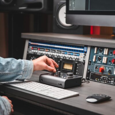 71ccxqiCuXL. AC SL1500 1781097939 3251 Audient Audio Interface iD14 MKII, 2 Class-A Microphone Preamps (High Performance USB Audio Interface, USB-C Connector, Monitor Mix and Monitor Panning Function, 2 Headphone Outputs), Black