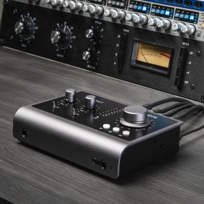 71p6BjyBejL. AC SL1500 1781097940 8733 Audient Audio Interface iD14 MKII, 2 Class-A Microphone Preamps (High Performance USB Audio Interface, USB-C Connector, Monitor Mix and Monitor Panning Function, 2 Headphone Outputs), Black