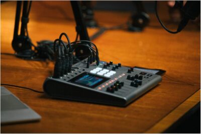 71vgRByQ78L. AC SL1500 1781188378 2548 Zoom PodTrak P8 Podcast Recorder with 6 XLR Inputs, 6 Headphone Outputs, Phone Input, Sound Pads, Onboard Editing, USB Audio Interface, Battery Powered