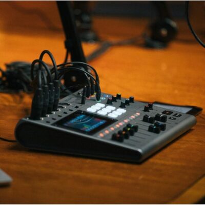 71vgRByQ78L. AC SL1500 1781188378 2548 Zoom PodTrak P8 Podcast Recorder with 6 XLR Inputs, 6 Headphone Outputs, Phone Input, Sound Pads, Onboard Editing, USB Audio Interface, Battery Powered