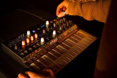 Arturia – MicroFreak Synthesizer Keyboard – 25-Key Hybrid Synth with PCB Keyboard, Wavetable & Digital Oscillators, Analog Filters