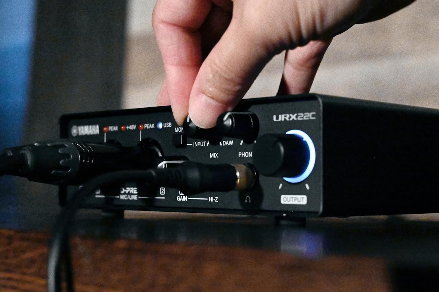 Yamaha 2-in/2-out USB-C Audio/MIDI Interface with 32-bit/192kHz Support, 2 combo Inputs, DSP-Powered Mixing/Effects, Steinberg Software Suite, Black URX22C