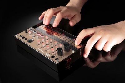 Korg Volca Keys Analogue Loop Synthesizer Polyphonic w/Simple-three Voice Analog and Self Tuning