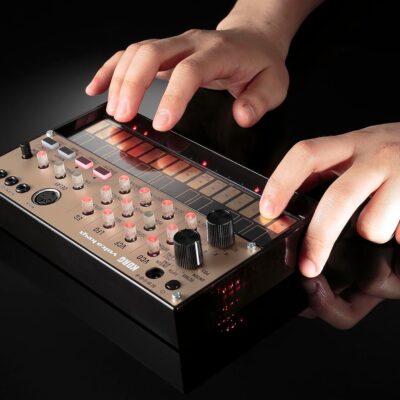 Korg Volca Keys Analogue Loop Synthesizer Polyphonic w/Simple-three Voice Analog and Self Tuning