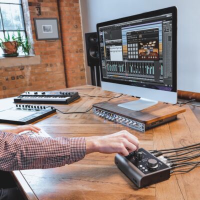 81f0MdtRX4L. AC SL1500 1781097942 7534 Audient Audio Interface iD14 MKII, 2 Class-A Microphone Preamps (High Performance USB Audio Interface, USB-C Connector, Monitor Mix and Monitor Panning Function, 2 Headphone Outputs), Black