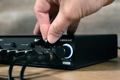 81oX1mHAyL. AC SL1500 Yamaha 6-in/4-out USB-C Audio/MIDI Interface with 32-bit/192kHz Support, 4 combo and 2 Line Inputs, DSP-Powered Mixing/Effects, Steinberg Software Suite, Black URX44C