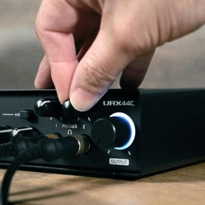 81oX1mHAyL. AC SL1500 Yamaha 6-in/4-out USB-C Audio/MIDI Interface with 32-bit/192kHz Support, 4 combo and 2 Line Inputs, DSP-Powered Mixing/Effects, Steinberg Software Suite, Black URX44C