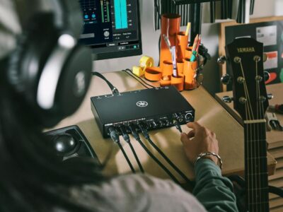 81rnxhaUQvL. AC SL1500 Yamaha 6-in/4-out USB-C Audio/MIDI Interface with 32-bit/192kHz Support, 4 combo and 2 Line Inputs, DSP-Powered Mixing/Effects, Steinberg Software Suite, Black URX44C