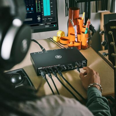 81rnxhaUQvL. AC SL1500 Yamaha 6-in/4-out USB-C Audio/MIDI Interface with 32-bit/192kHz Support, 4 combo and 2 Line Inputs, DSP-Powered Mixing/Effects, Steinberg Software Suite, Black URX44C