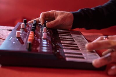 Arturia – MicroFreak Synthesizer Keyboard – 25-Key Hybrid Synth with PCB Keyboard, Wavetable & Digital Oscillators, Analog Filters