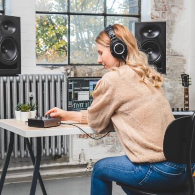 91N0Ivh3hXL. AC SL1500 1781170412 6181 Audient Audio Interface iD4 MKII, Class A Console Microphone Preamp (High Speed USB-C, Monitor Mix and Monitor Panning Function, 2 Headphone Outputs, Mac/PC/iOS Compatible), Black