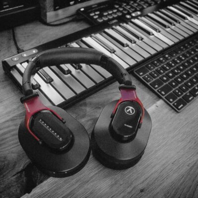 Austrian Audio Hi-X25BT Professional Wireless Closed-Back Over-Ear Headphones